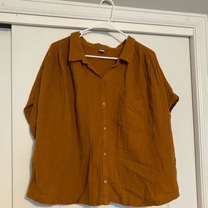 Old navy button up top